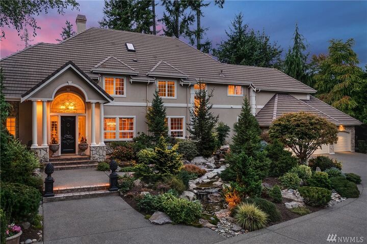 Property Photo:  827 Windsor Dr SE  WA 98074 