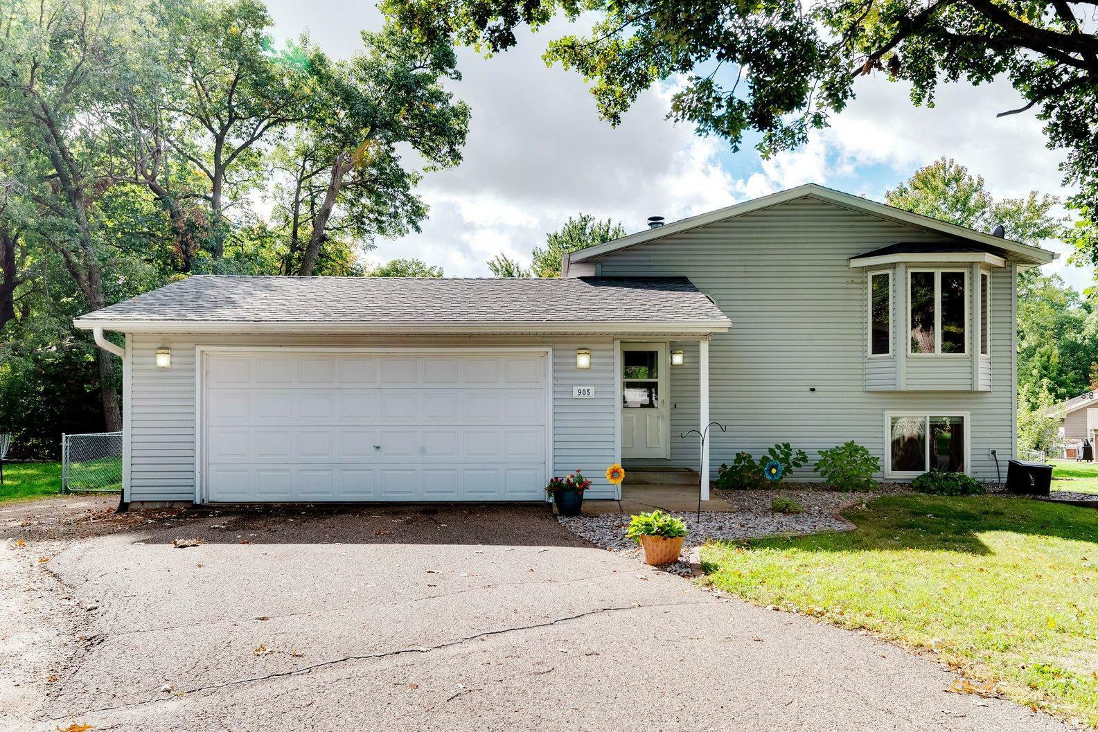 Property Photo:  905 Meadow Oak Drive  MN 55362 