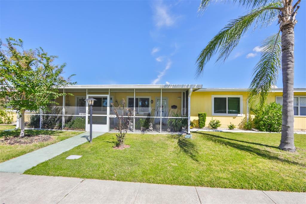 Property Photo:  1013 Rickenbacker Drive  FL 33573 