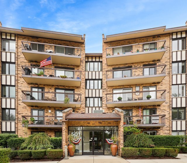 Property Photo: 501 Lake Hinsdale Drive 305 IL 60527