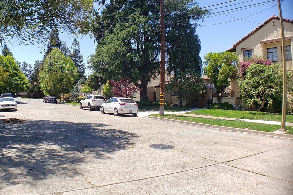 Property Photo: 70 Hawthorne Way CA 95110