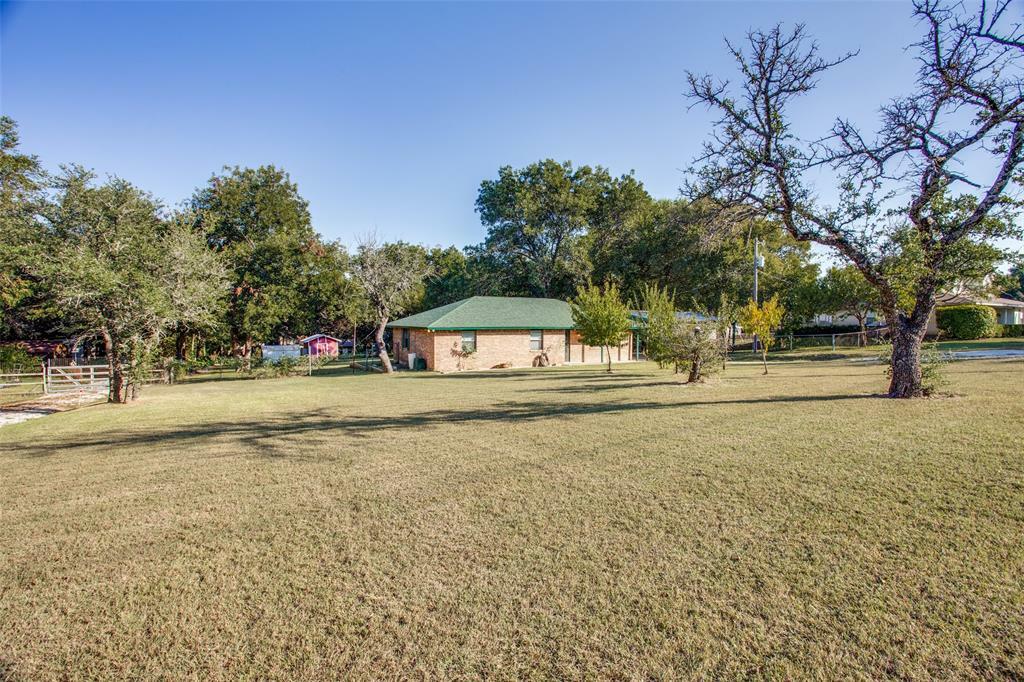 Property Photo:  1401 Robyn Road  TX 76020 