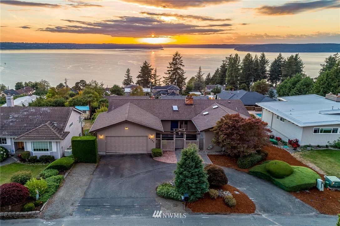Property Photo:  6102 Bayview Drive NE  WA 98422 