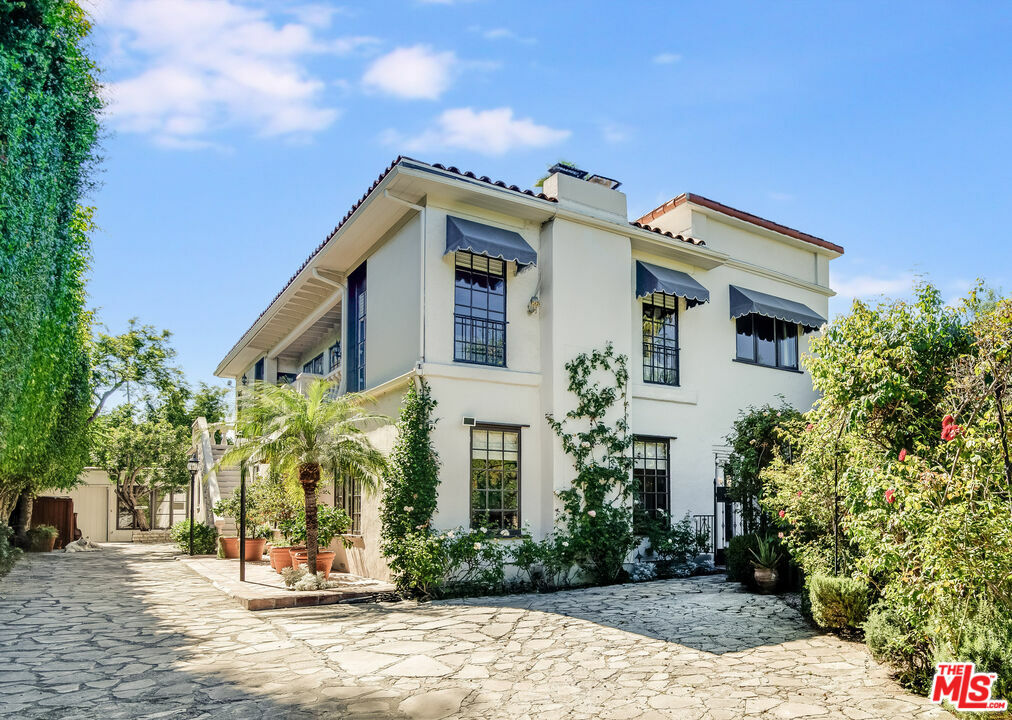 Property Photo: 677 S McCadden Pl CA 90005