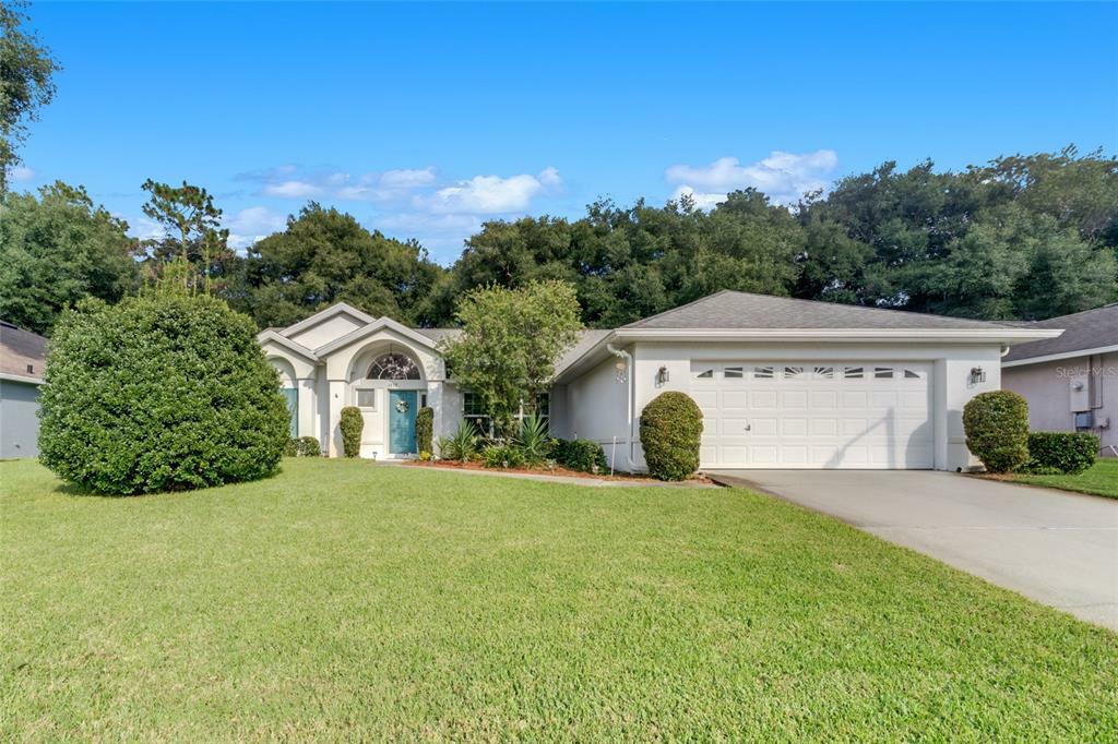 Property Photo: 1438 Maple Leaf Lane FL 32724