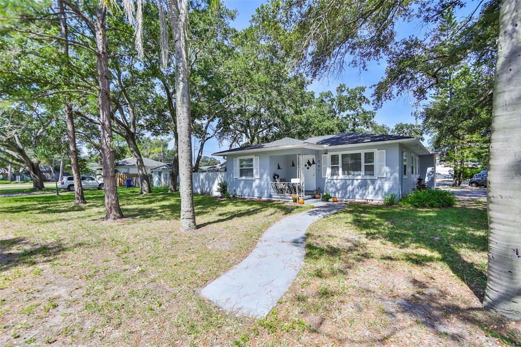 Property Photo:  1501 41st Avenue N  FL 33703 