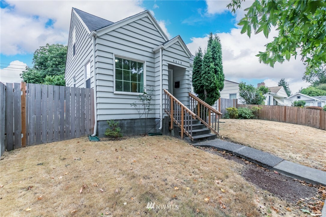 Property Photo:  4613 E G Street  WA 98404 