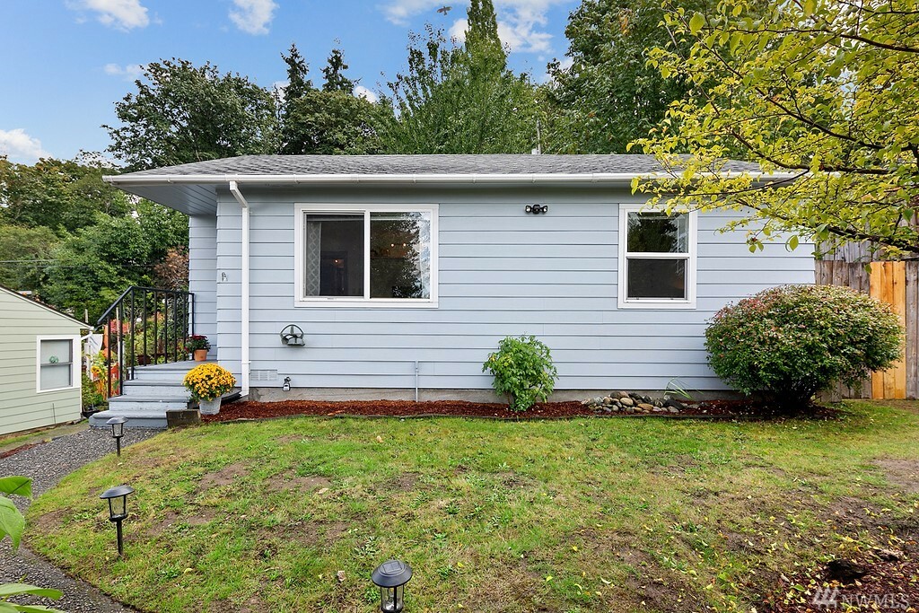 Property Photo:  12606 70th Ave S  WA 98178 