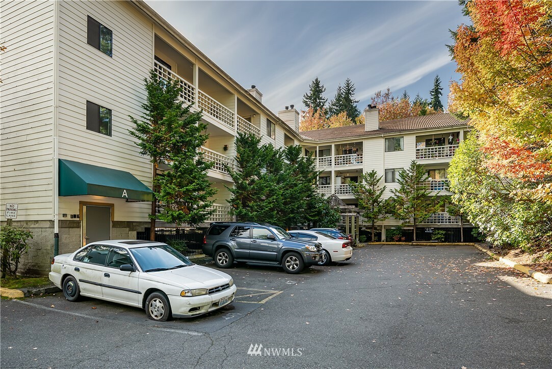 Property Photo:  700 N 160th Street A-204  WA 98133 