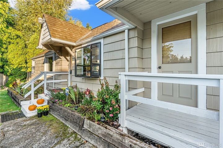 Property Photo: 8627 244th St SW WA 98026