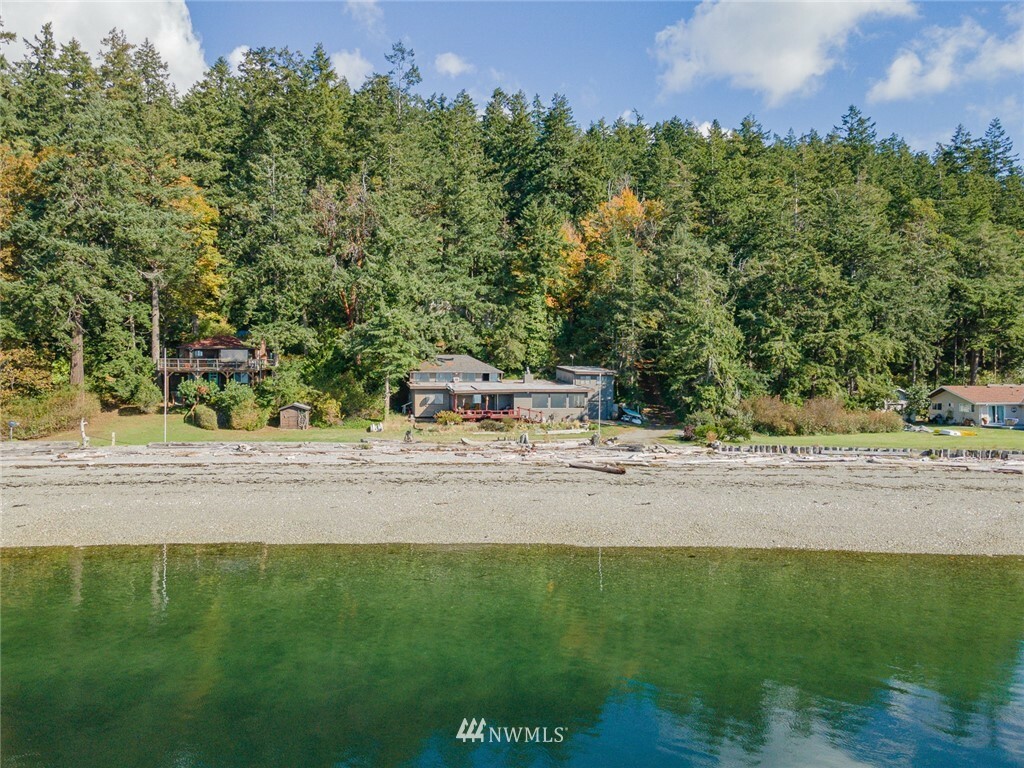 Property Photo:  2080 Breezy Point Road  WA 98282 