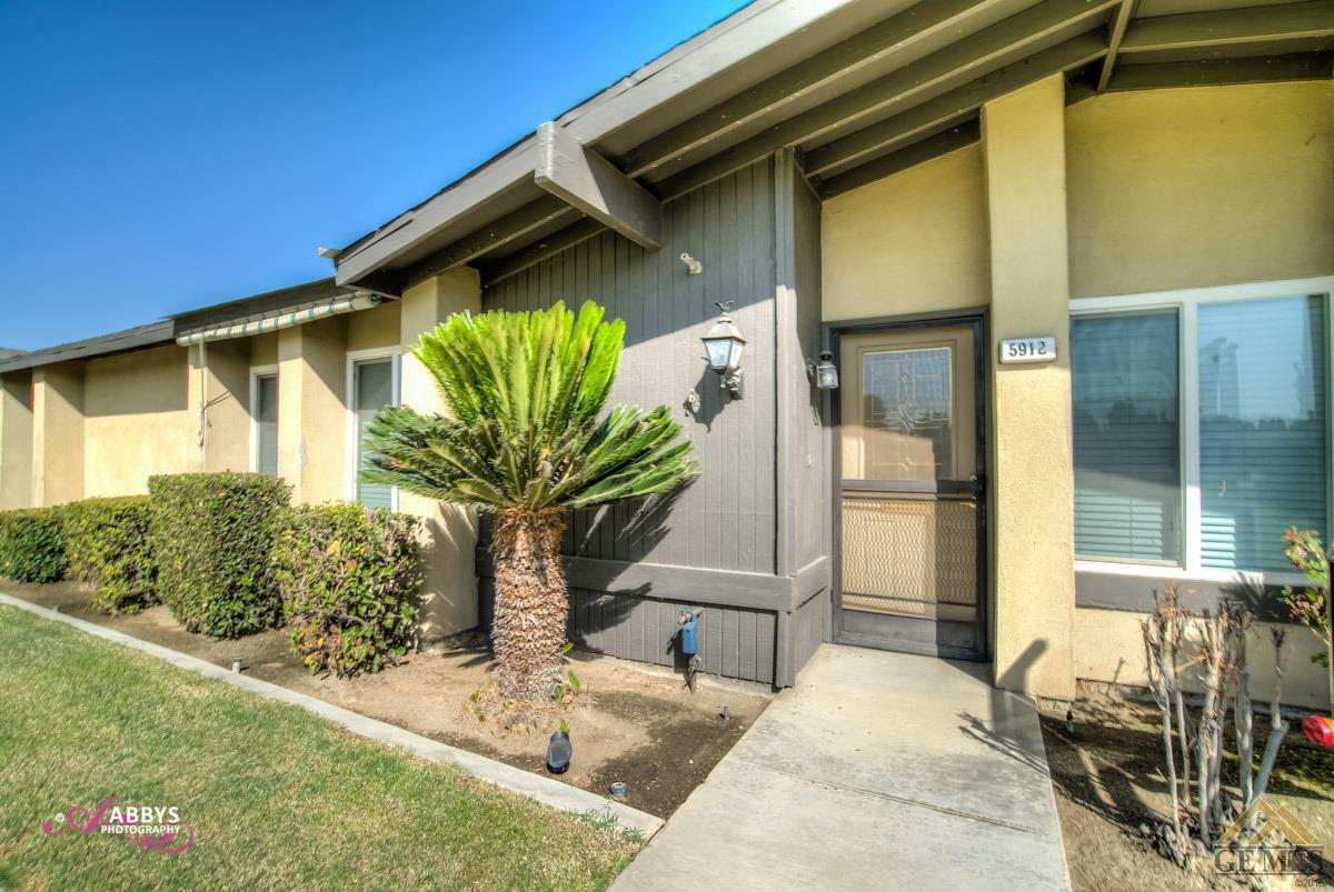 Property Photo:  5912 Sunny Palms Avenue  CA 93309 