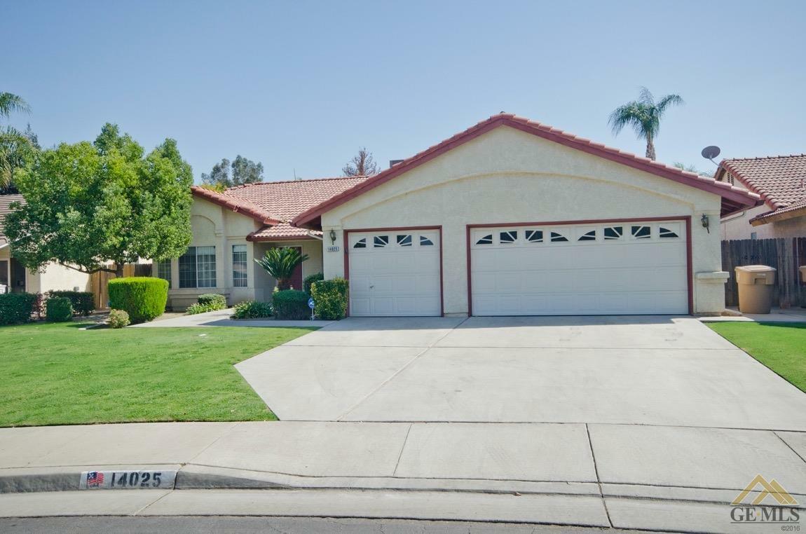 Property Photo:  14025 Calle Elegante  CA 93314 