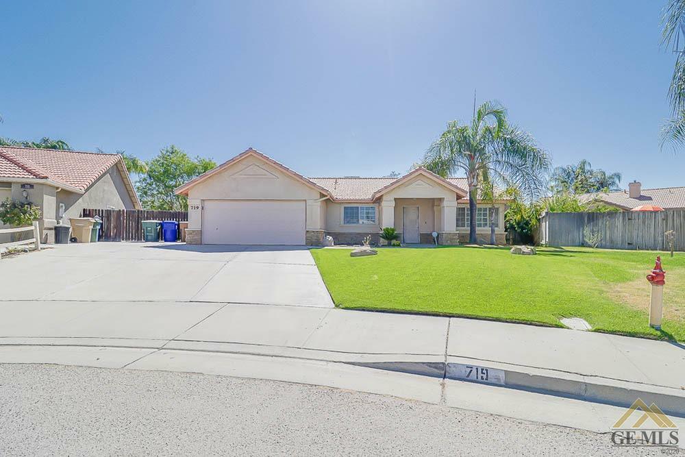 Property Photo:  719 Requa Court  CA 93306 