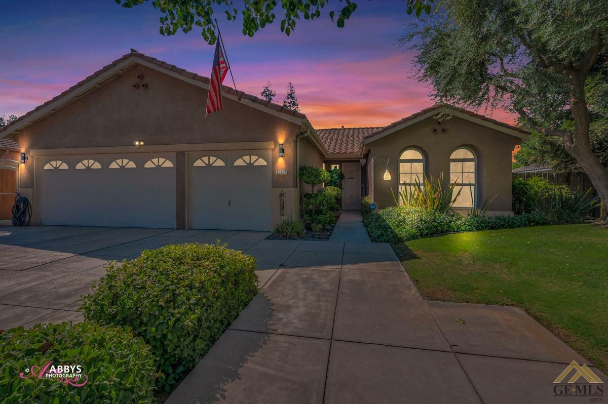 Property Photo:  10317 Pavilion Drive  CA 93312 