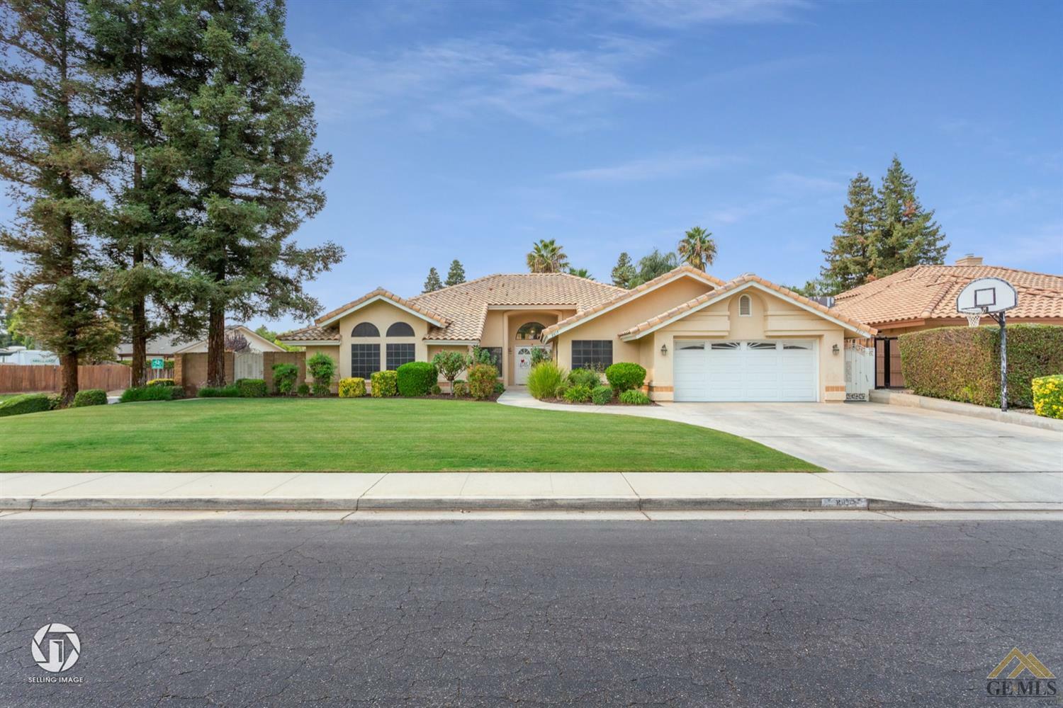 Property Photo:  2617 Oak View Court  CA 93311 