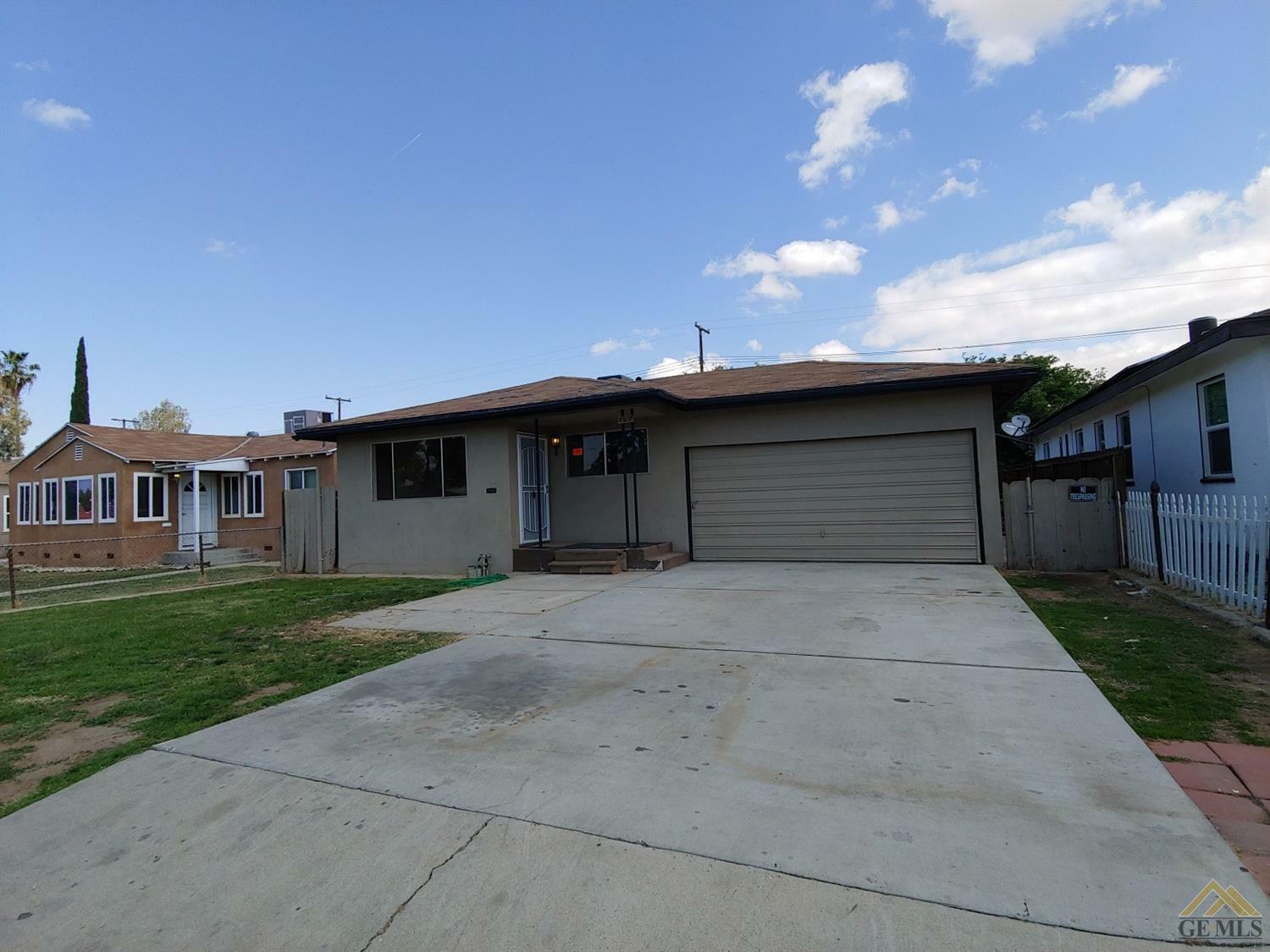 Property Photo:  1202 El Tejon Avenue  CA 93308 