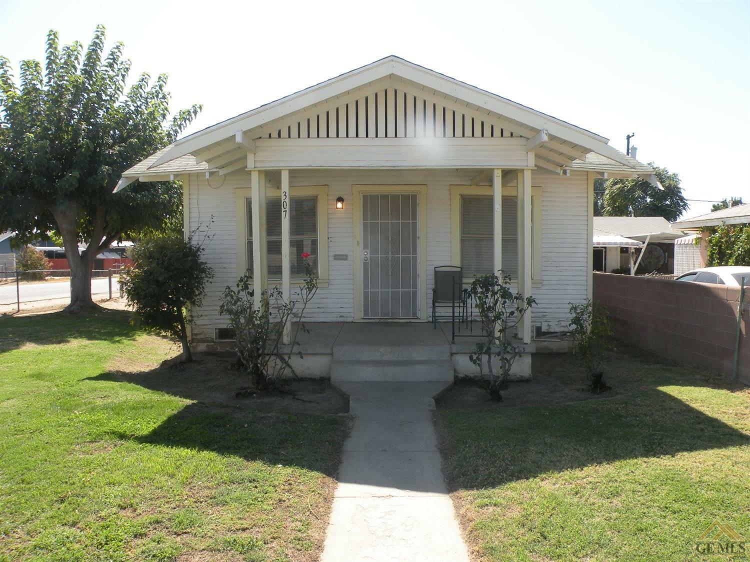 Property Photo:  307 Francis Street  CA 93308 