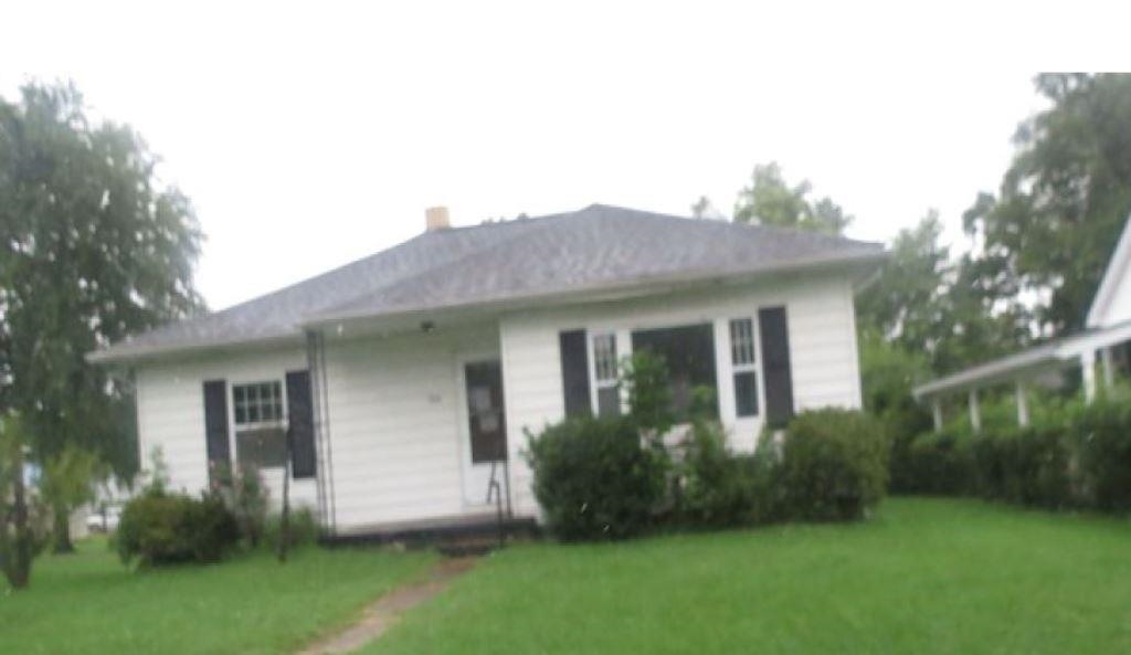 408 S Walnut Street  Huntingburg IN 47542-9322 photo