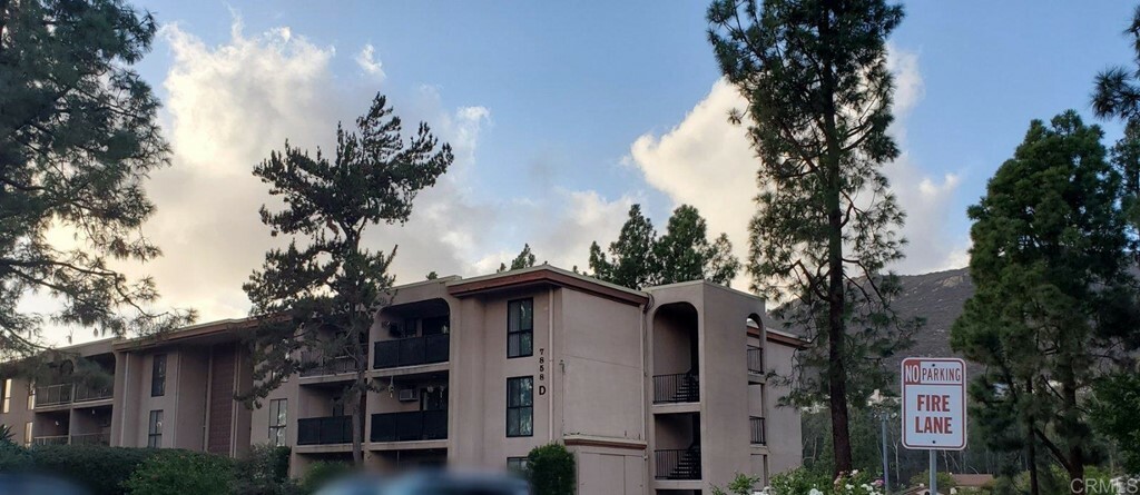 Property Photo:  7858 Cowles Mountain Ct Court D27  CA 92119 