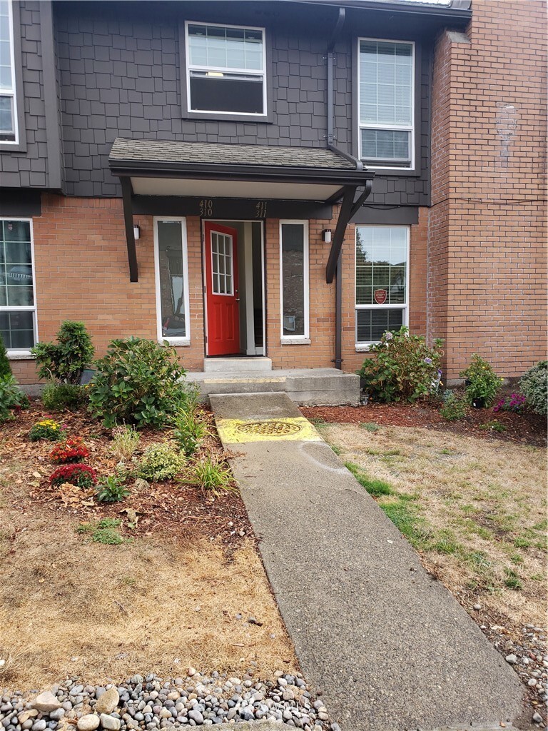 Property Photo: 3445 S 176th Street 411 WA 98188