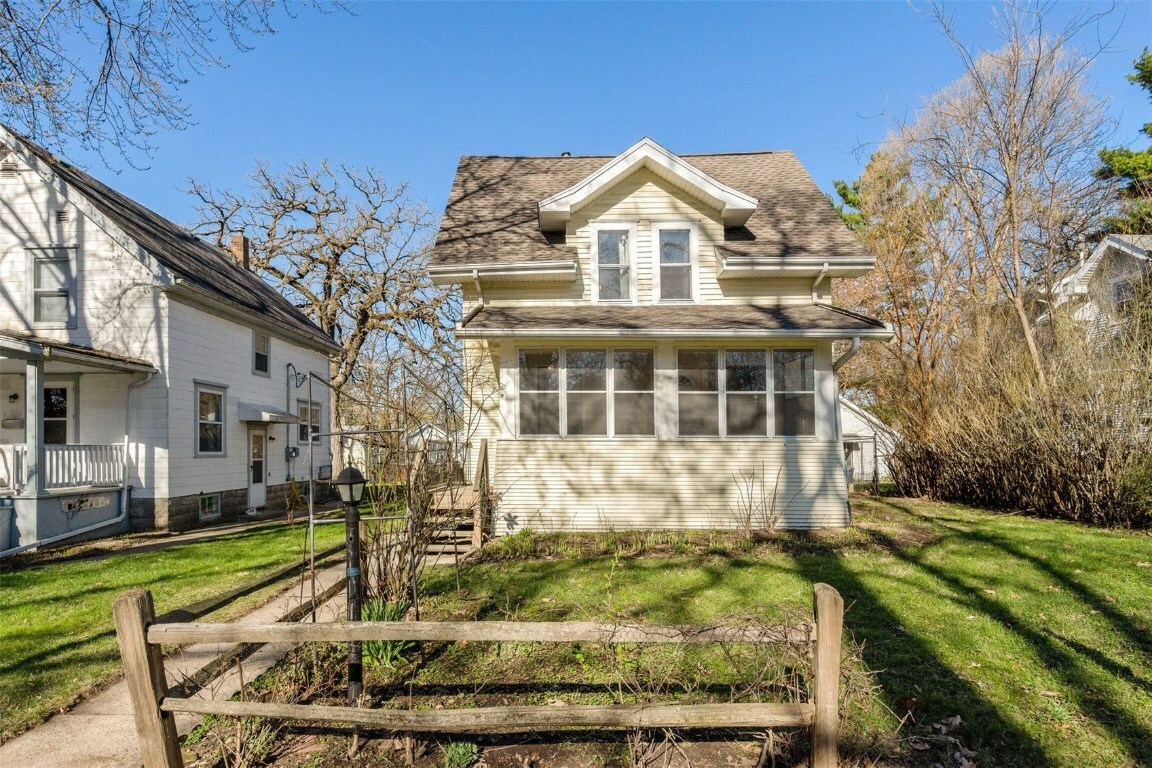 Property Photo:  937 Daniels Street NE  IA 52402 