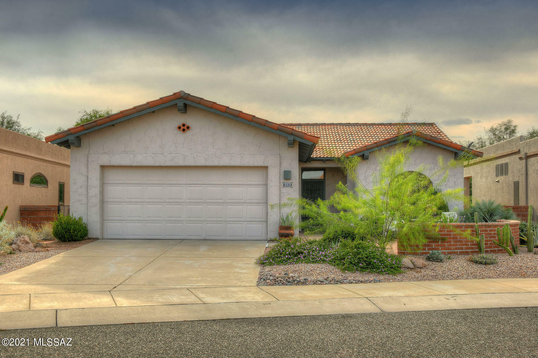 Property Photo:  227 N Crescent Bell Drive  AZ 85614 