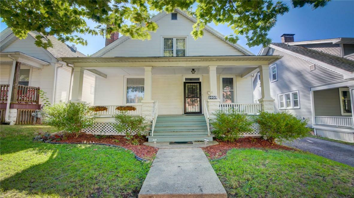 Property Photo:  1469 W Wood Street  IL 62522 