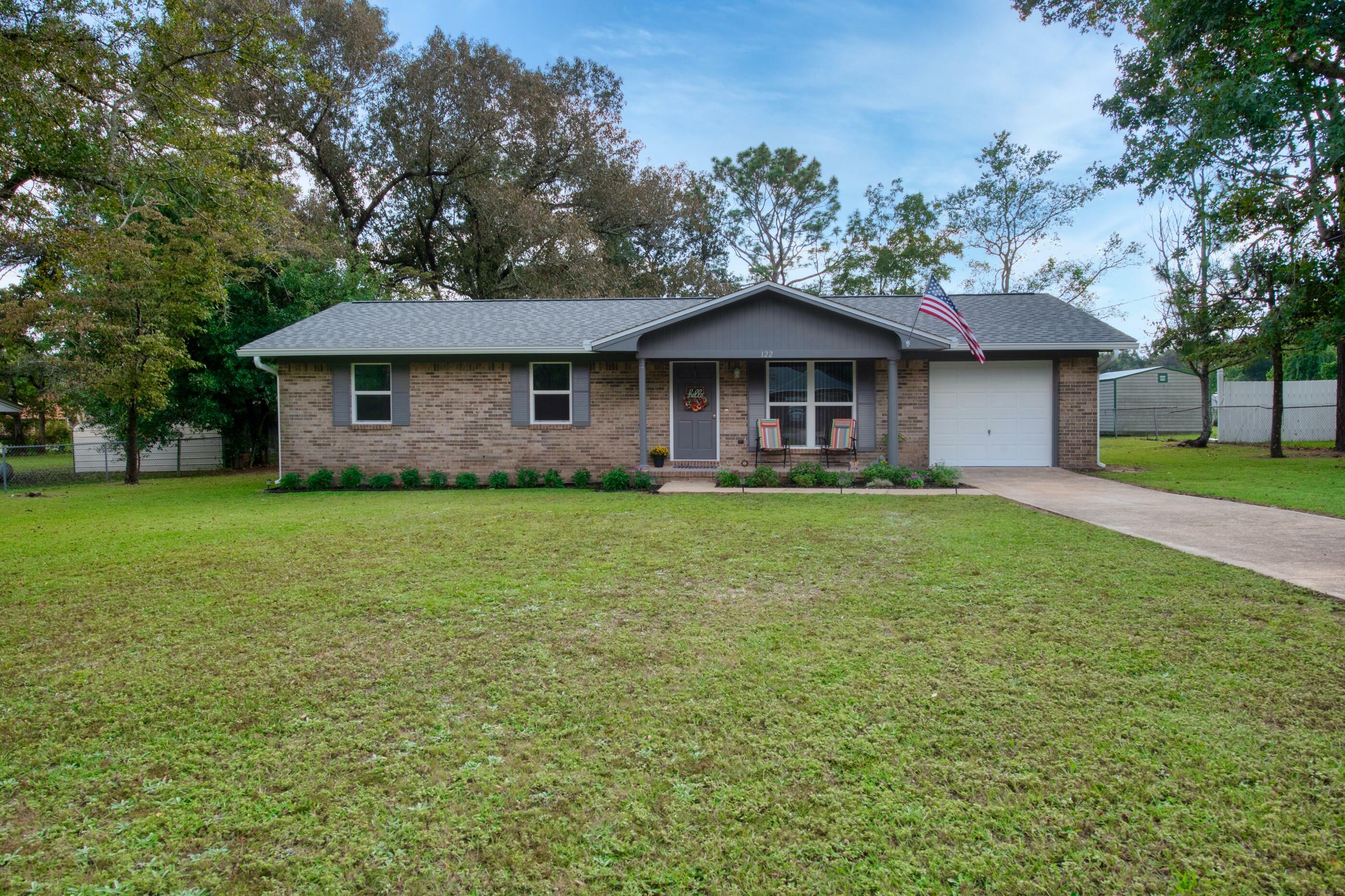 Property Photo:  122 Hillwood Drive  FL 32539 