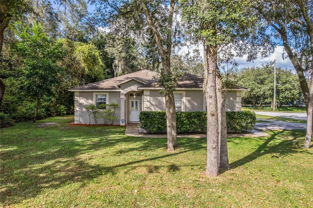 Property Photo: 214 E Baker Street FL 34715