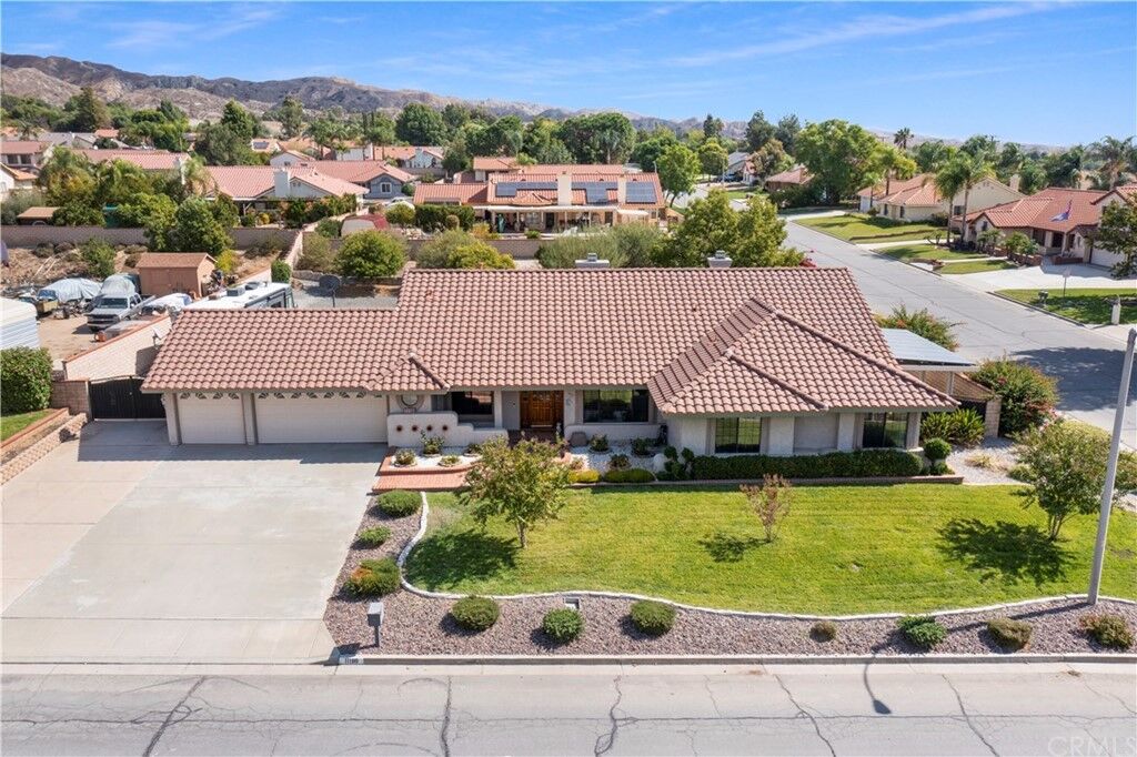 Property Photo:  11186 Twilight Way  CA 92555 