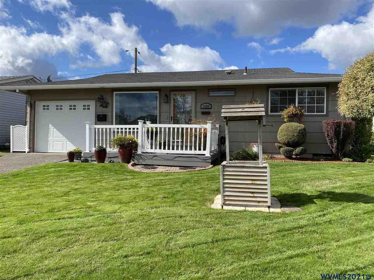 Property Photo: 1565 Astor Wy OR 97071