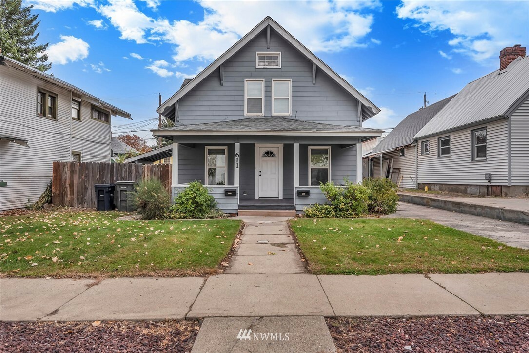 Property Photo:  611 King Street  WA 98801 