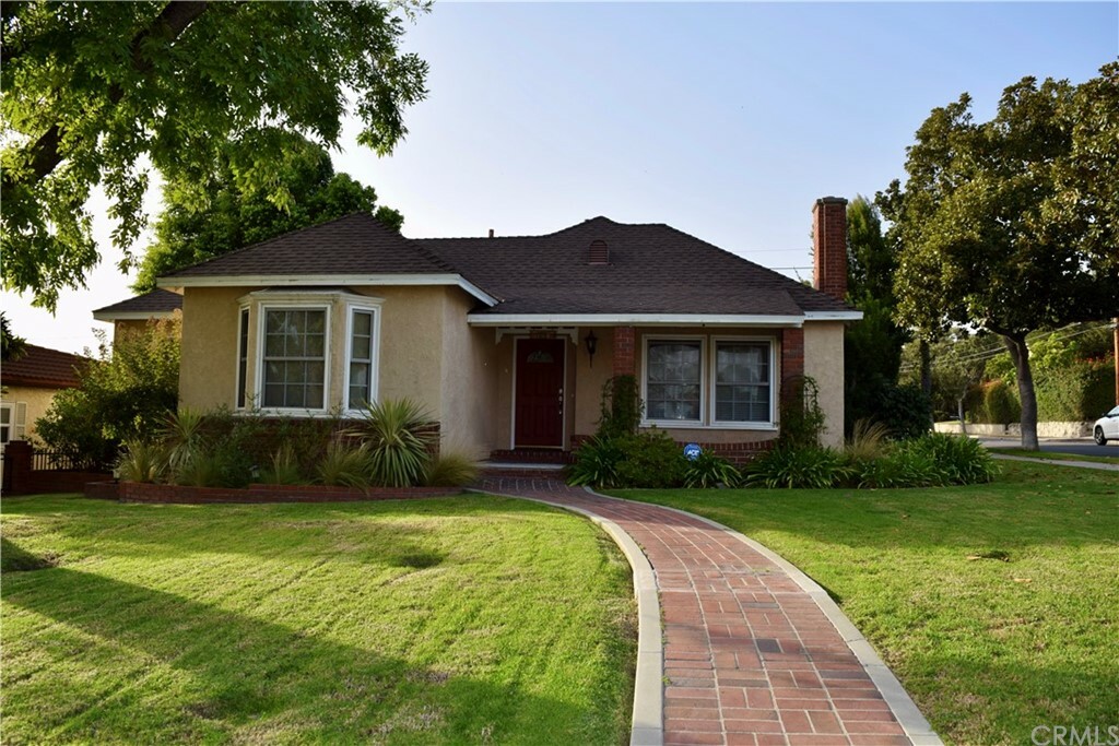 Property Photo:  737 E Grinnell Drive  CA 91501 