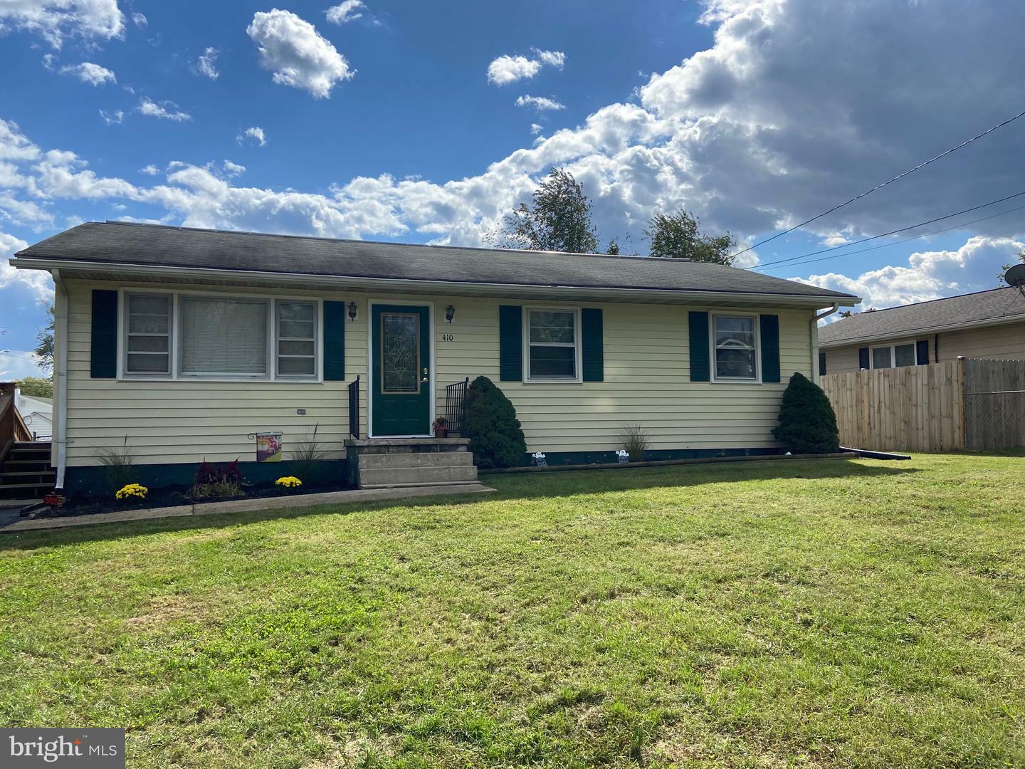 Property Photo:  410 E 13th Avenue  WV 25438 