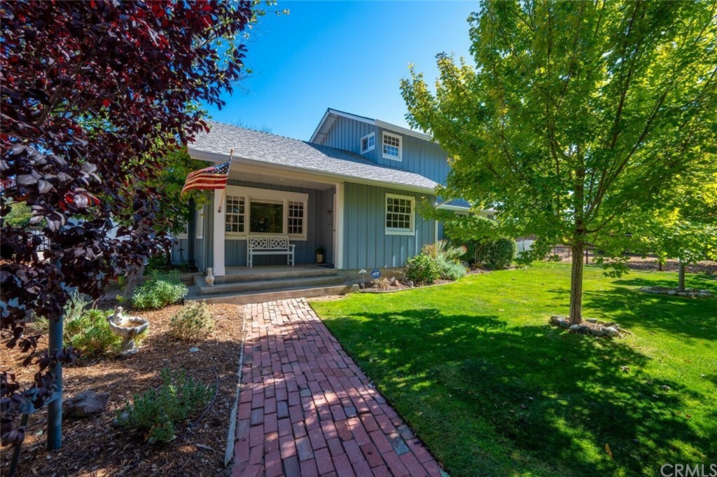 Property Photo: 17005 Oak Road CA 93422