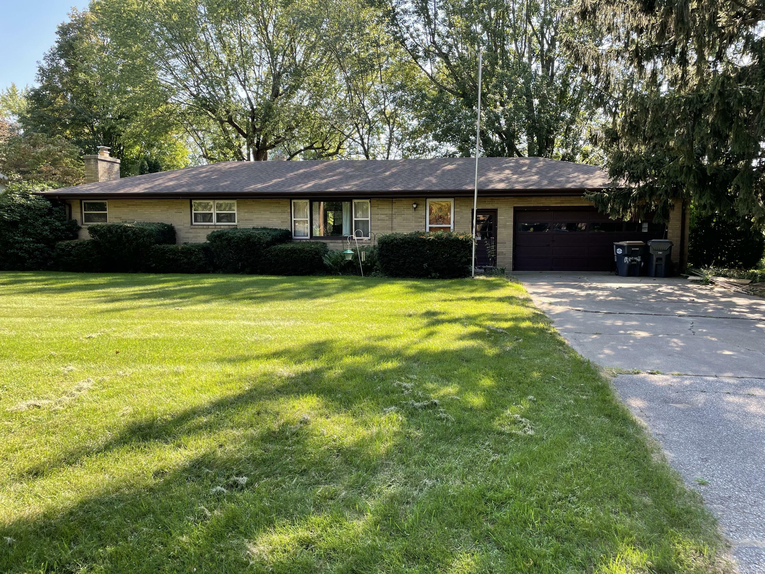 Property Photo:  1900 Acorn Drive  MI 49085 