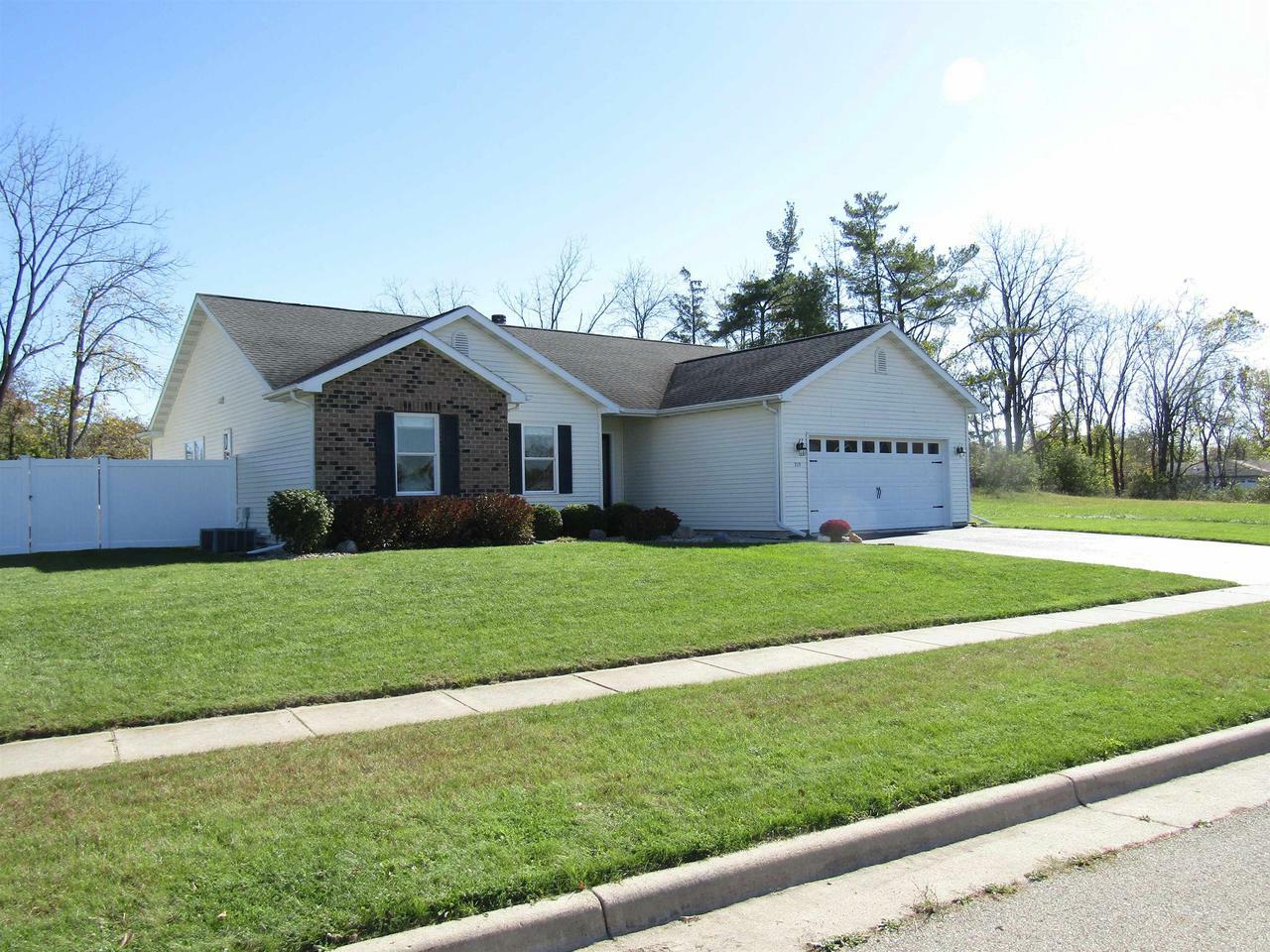 Property Photo:  329 Duck Pond Ln  WI 53114 