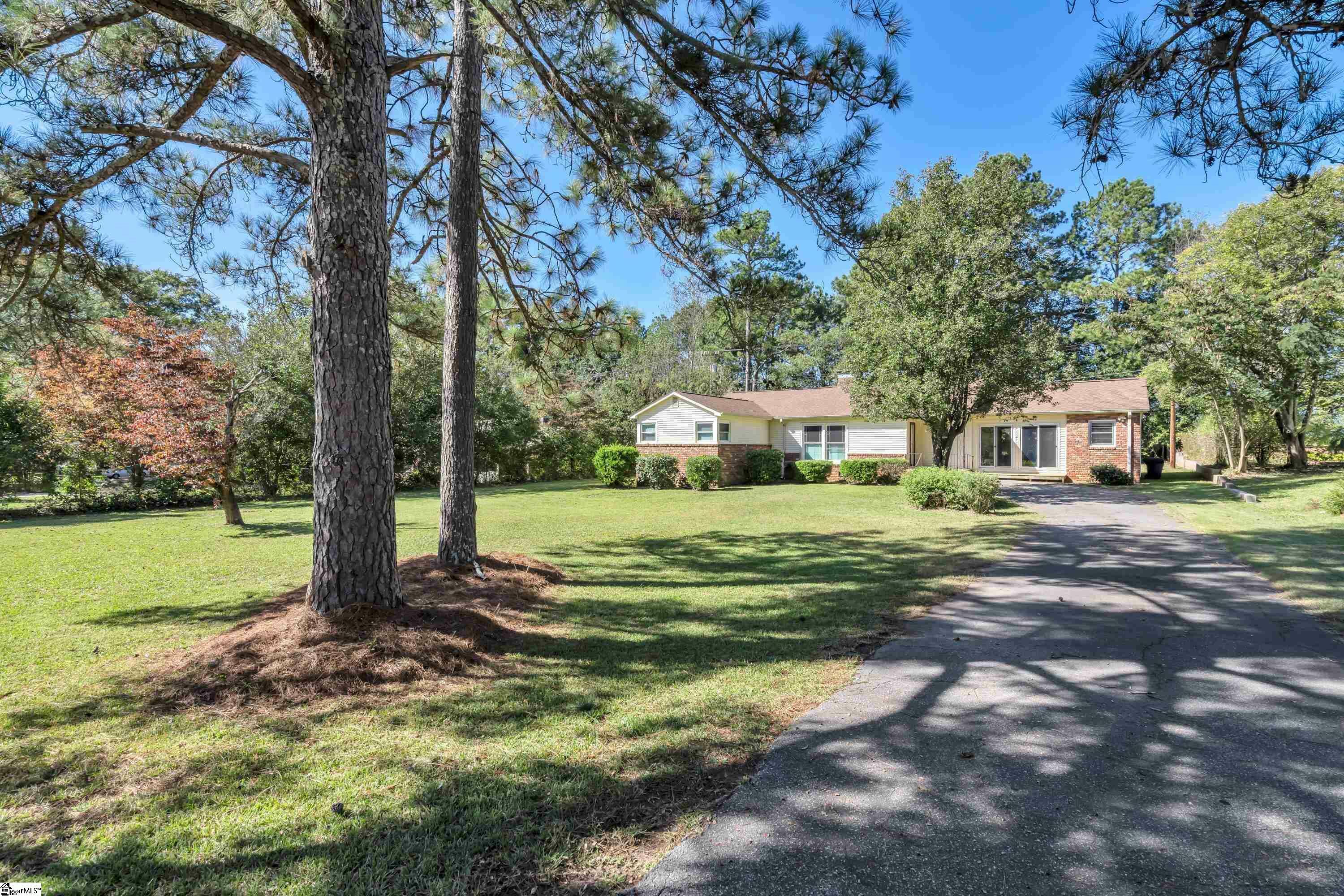 Property Photo:  220 Bedford Forest Avenue  SC 29625 