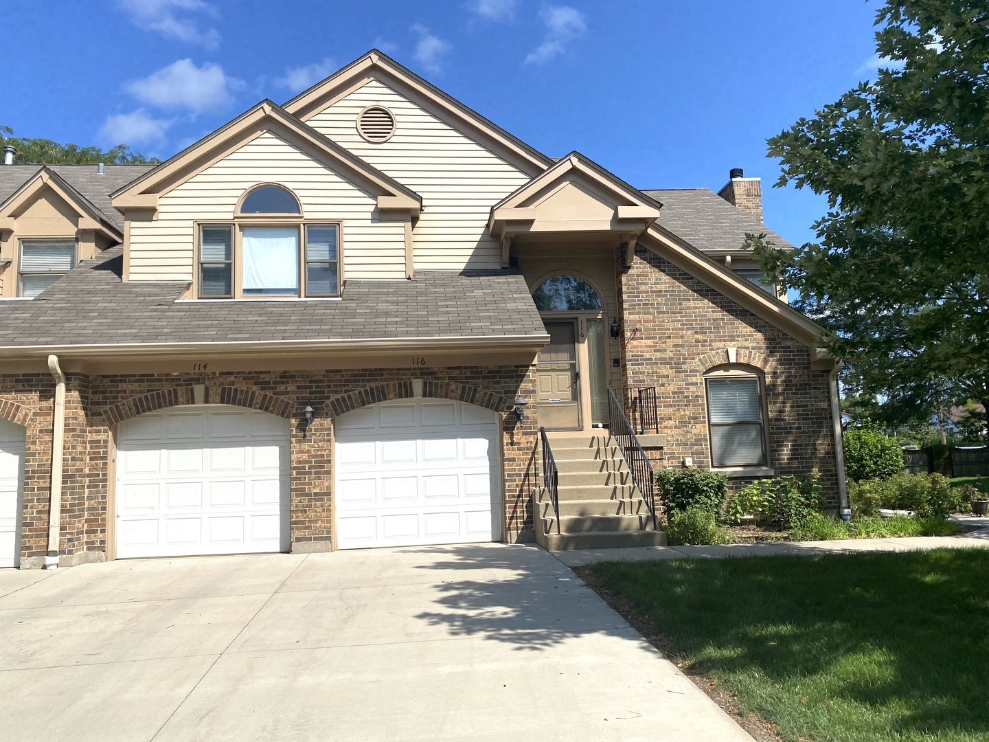 Property Photo: 116 Willow Parkway IL 60089