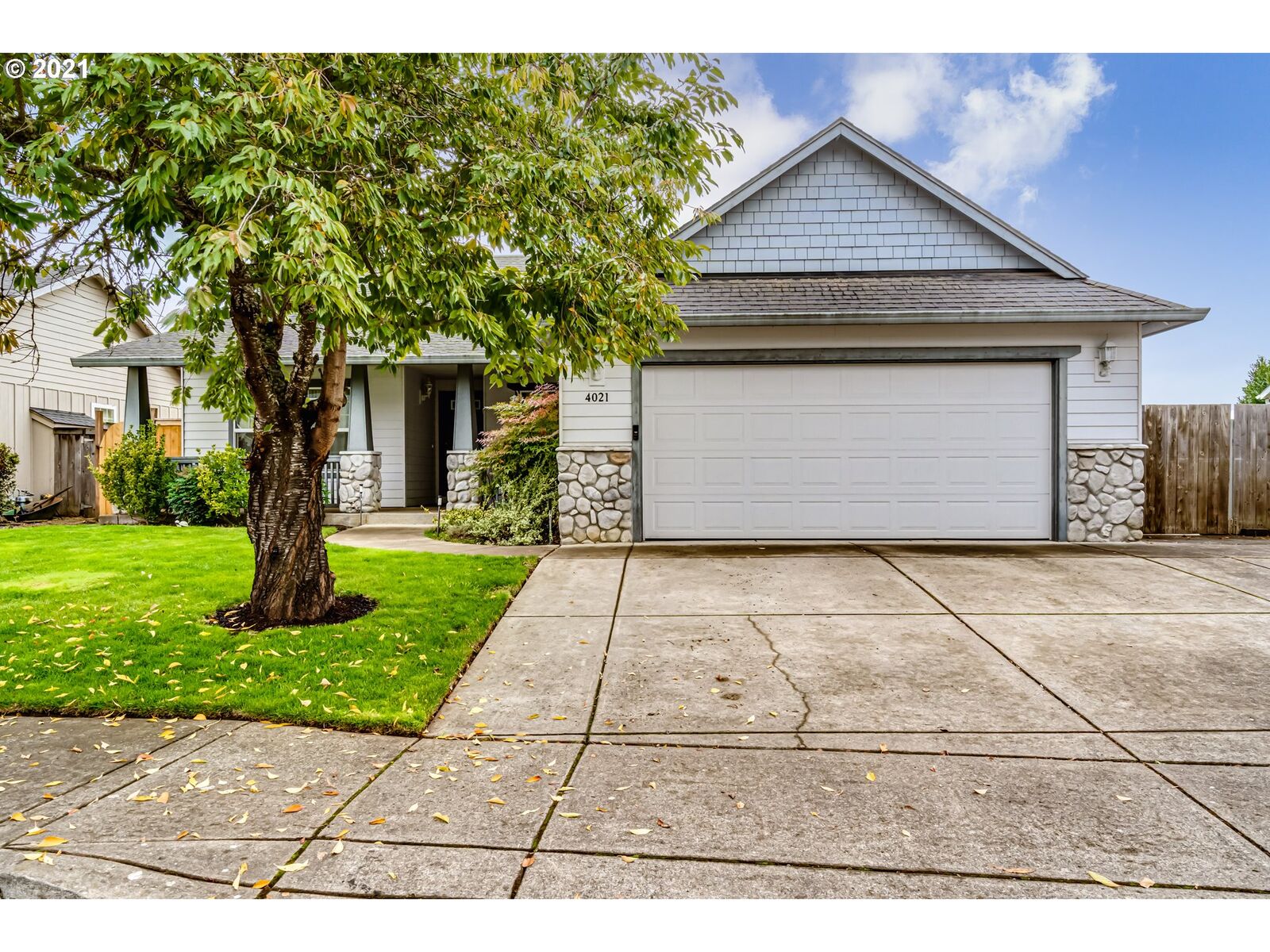 Property Photo: 4021 Cherokee Dr OR 97478