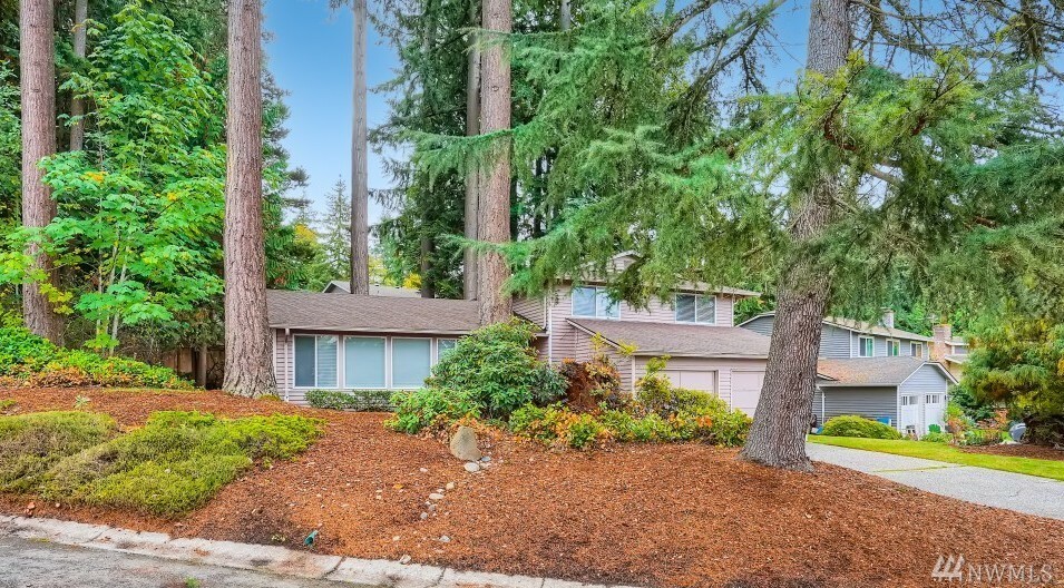 Property Photo: 15727 SE 45th Ct WA 98006