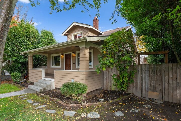 Property Photo: 2111 Lombard Avenue WA 98201