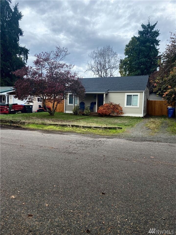 Property Photo:  209 L St  WA 98531 