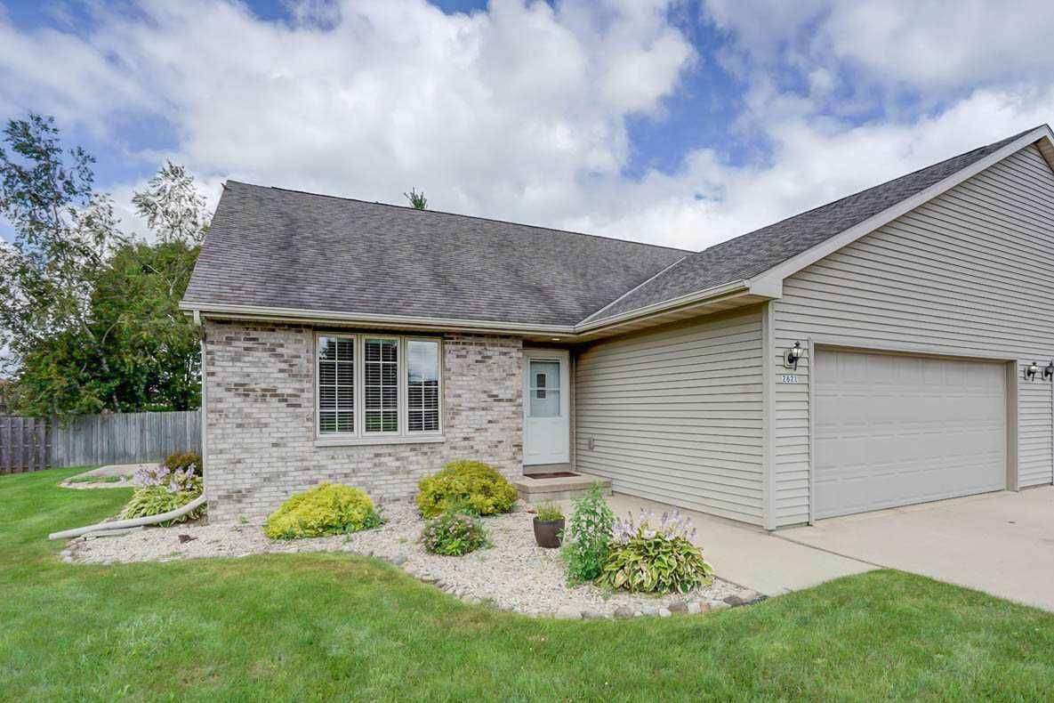 2621 Wuthering Hills Dr  Janesville WI 53546 photo