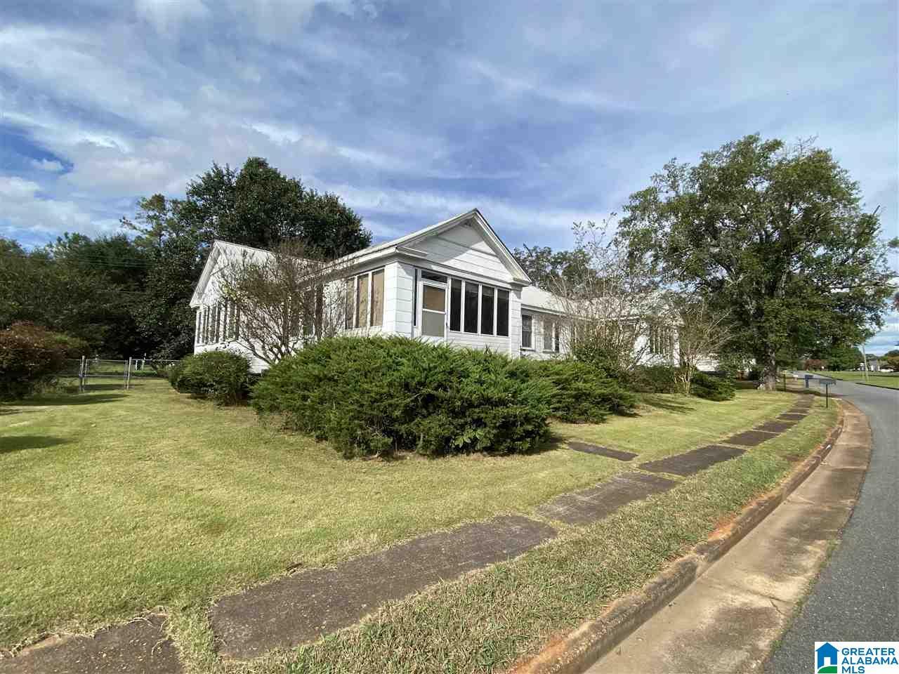 307 W Parkway Avenue  Talladega AL 35160 photo