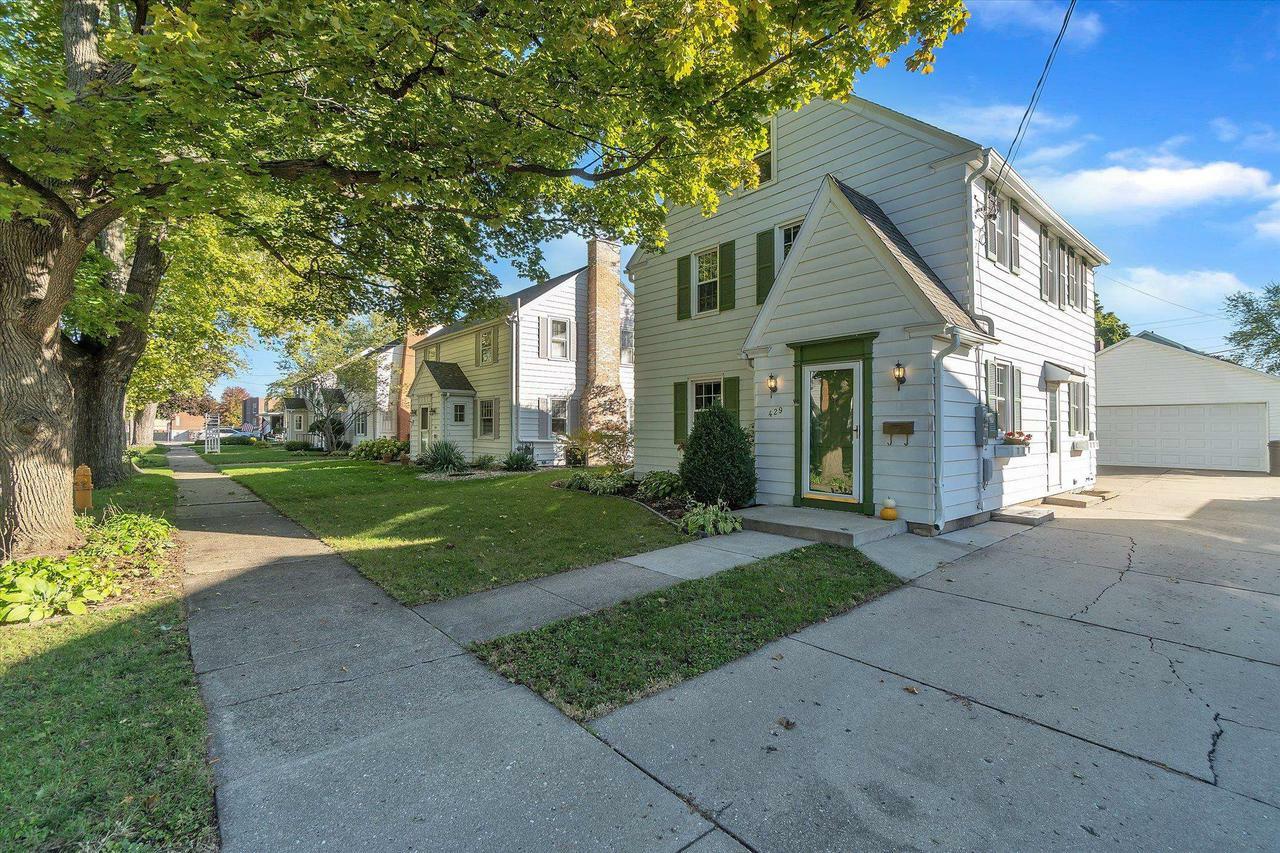 Property Photo:  429 Grove St  WI 53545 