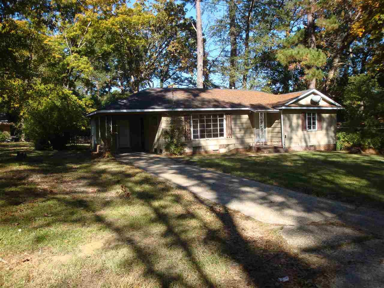 Property Photo:  362 E Leavell Woods Street  MS 39212 