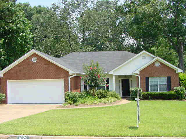 Property Photo:  1829 Lake Trace Drive  MS 39211 