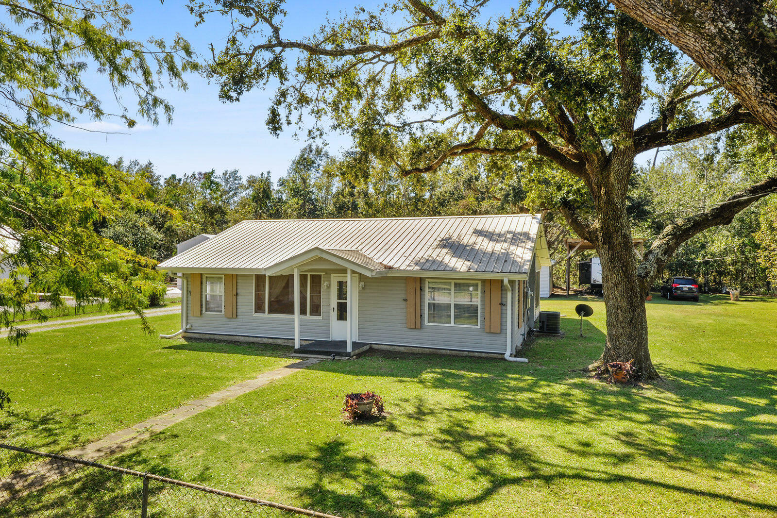 Property Photo:  533 Meadow Lane  MS 39576 